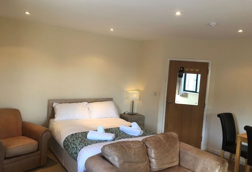 اتاق اکونومی با حمام مشترک, Deangate Motel