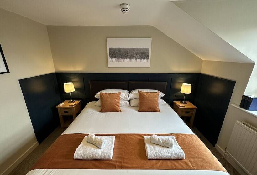 اتاق استاندارد, Full Moon Inn Rudge