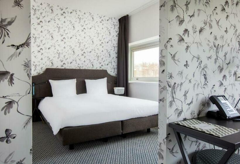 Superior Room King Size Bed, Ibis Styles Amsterdam Airport