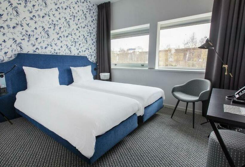 Superior Room King Size Bed, Ibis Styles Amsterdam Airport