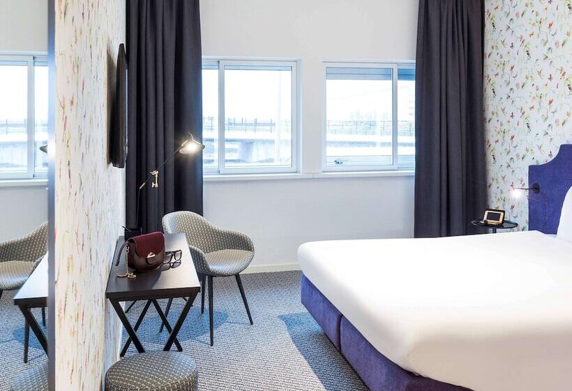 Superior Room, Ibis Styles Amsterdam Airport