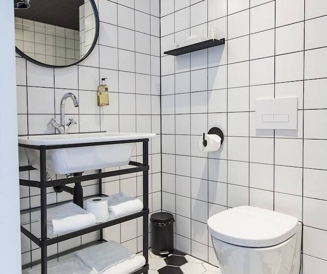 اتاق خانوادگی, Ibis Styles Amsterdam Airport