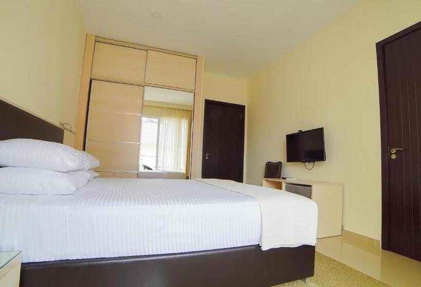 اتاق استاندارد با چشم‌انداز استخر, Kobuleti Beach Club