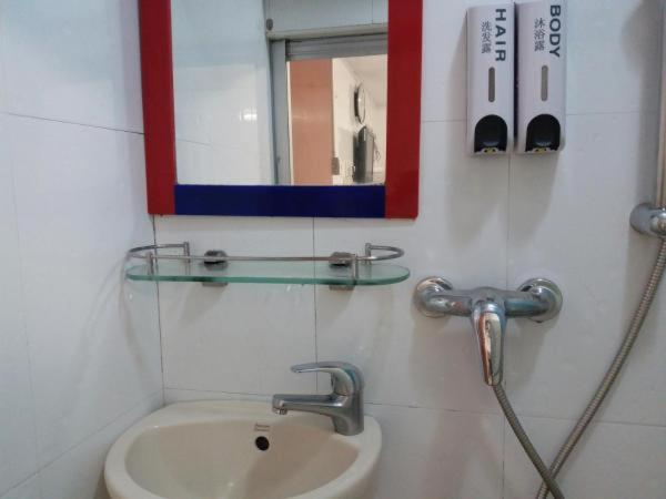 اتاق خانوادگی, Asia Travel House