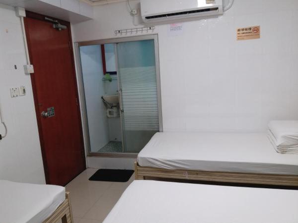 اتاق خانوادگی, Asia Travel House