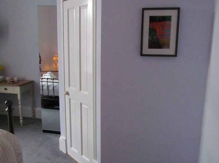 اتاق استاندارد, Queensberry House B&b