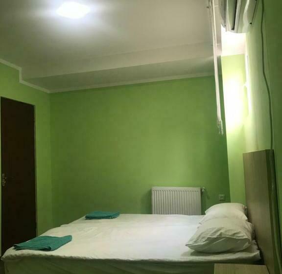 اتاق ساده سه‌ نفره, Starhostel