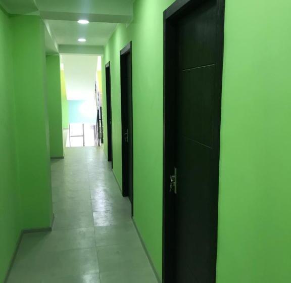 اتاق استاندارد با سرویس بهداشتی مشترک, Starhostel