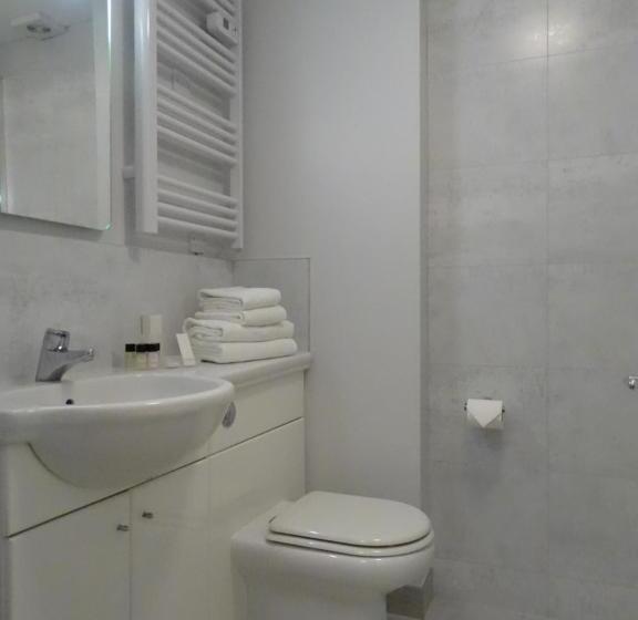 اتاق استاندارد با تخت بزرگ, The Beeches Hotel & Leisure Club