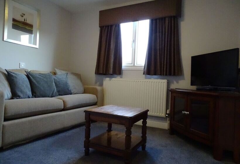 سوییت جونیور, The Beeches Hotel & Leisure Club