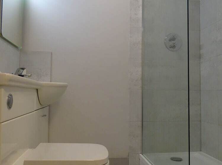 اتاق استاندارد, The Beeches Hotel & Leisure Club