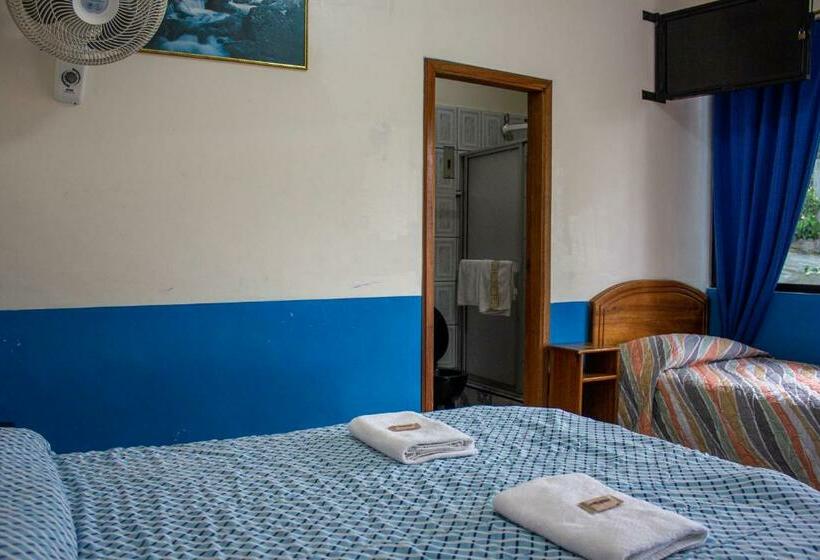标准间, Hostal Limoncocha