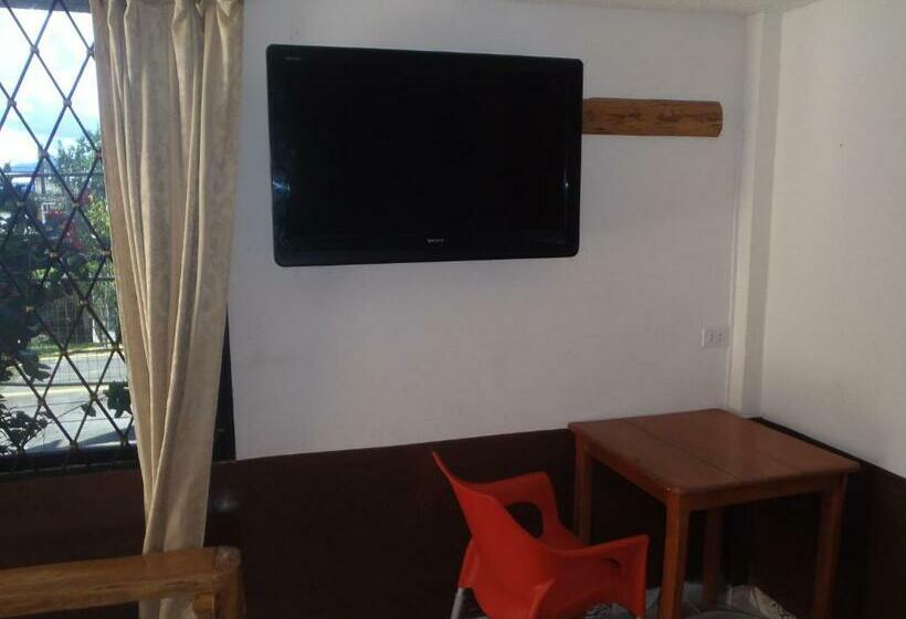 标准间, Hostal Limoncocha