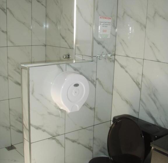 四人豪华间, Hostal Limoncocha