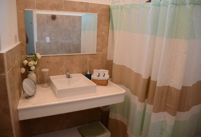 اتاق استاندارد سه نفره, Capitan Max B&b
