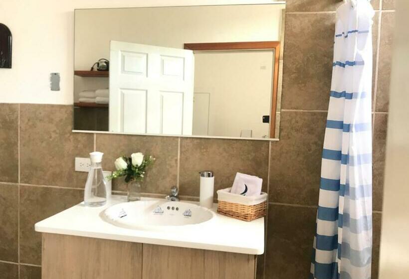 اتاق استاندارد سه نفره, Capitan Max B&b