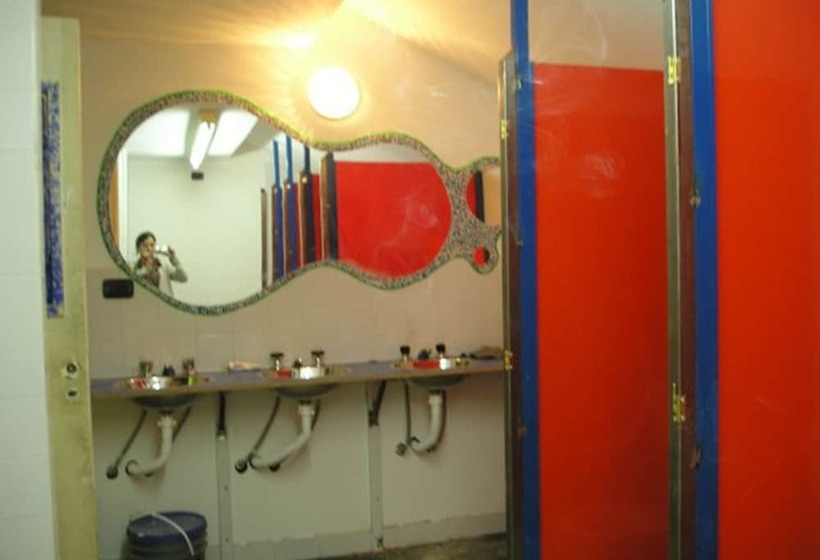 اتاق استاندارد با سرویس بهداشتی مشترک, Hostel Yakush