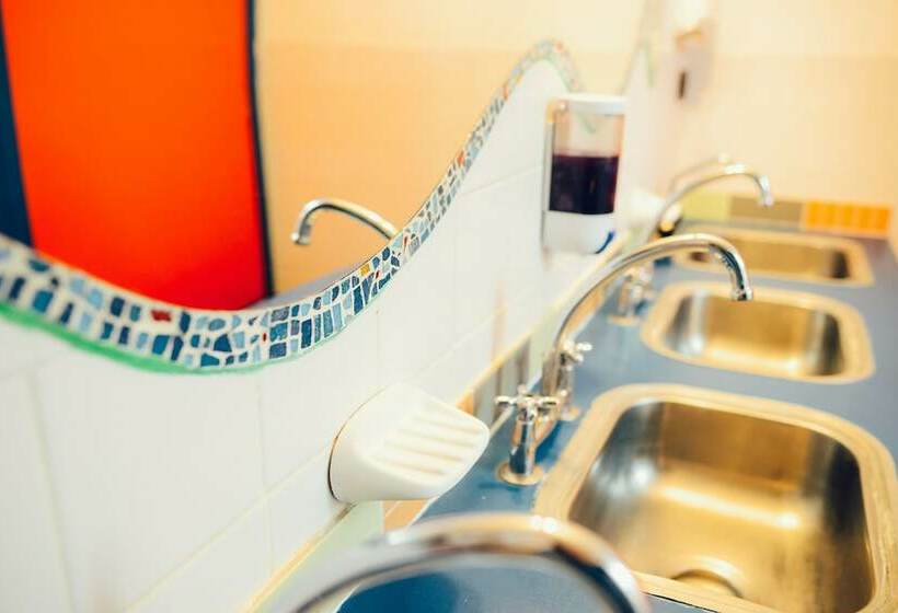 اتاق استاندارد با سرویس بهداشتی مشترک, Hostel Yakush