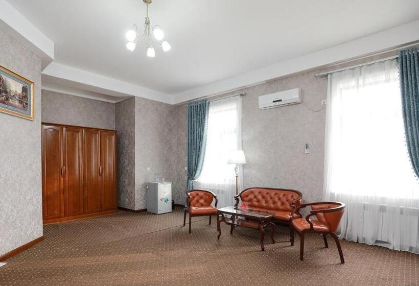 سوییت, Khujand Grand