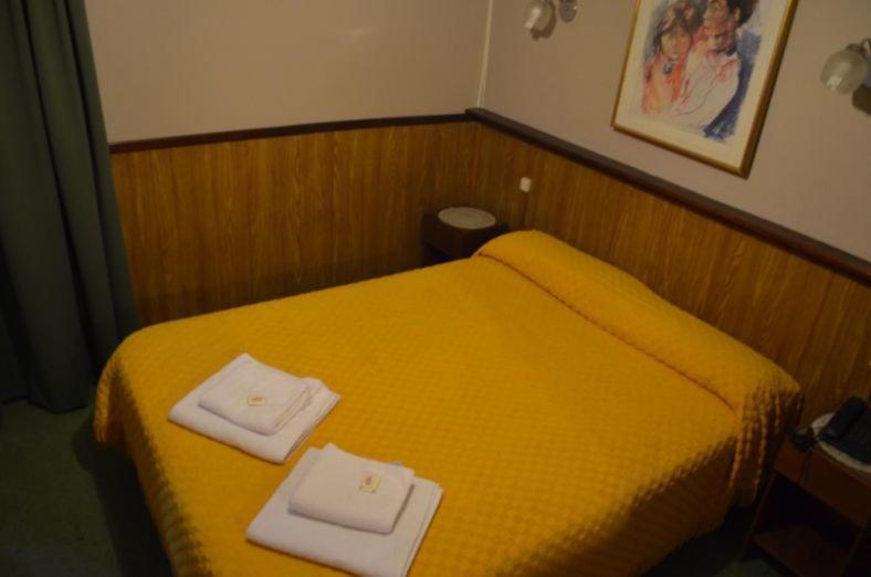 Economy Triple Room, Palace