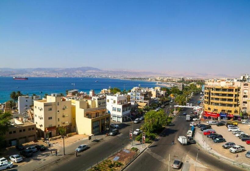 اتاق خانوادگی با چشم‌انداز دریا, Yafko