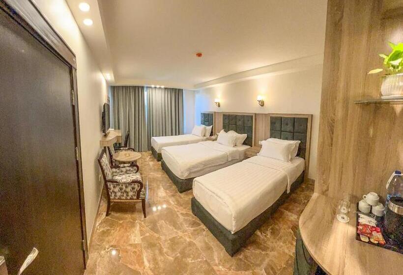 Triple Room Sea View, Yafko