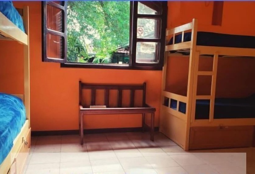 تختخواب در اتاق مشترک, Hostel Iguazu Falls