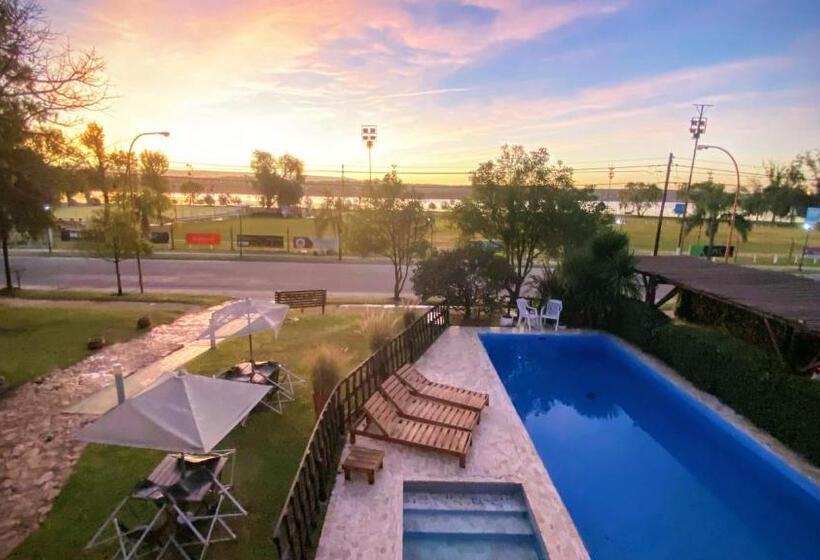 سوییت جونیور با چشم‌انداز دریاچه, Madeo Hotel & Spa