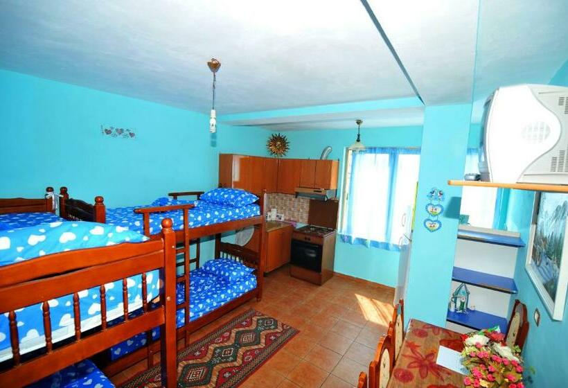 اتاق استاندارد چهار تخته, Pemaj Hostel