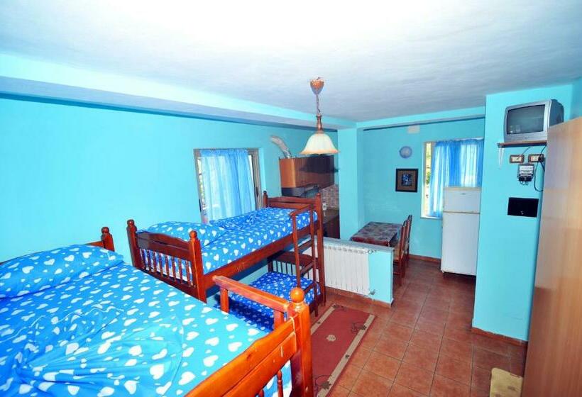 اتاق استاندارد چهار تخته, Pemaj Hostel