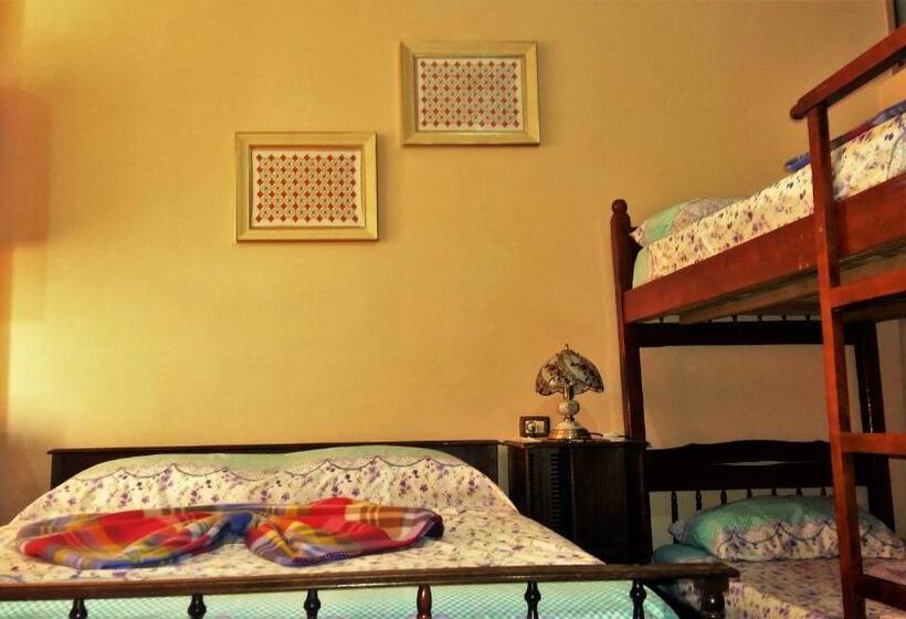 اتاق خانوادگی, Pemaj Hostel