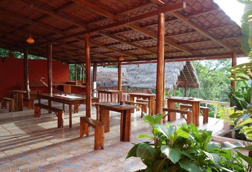 اتاق خانوادگی با چشم‌انداز کوه, Hostal Tena ñaui