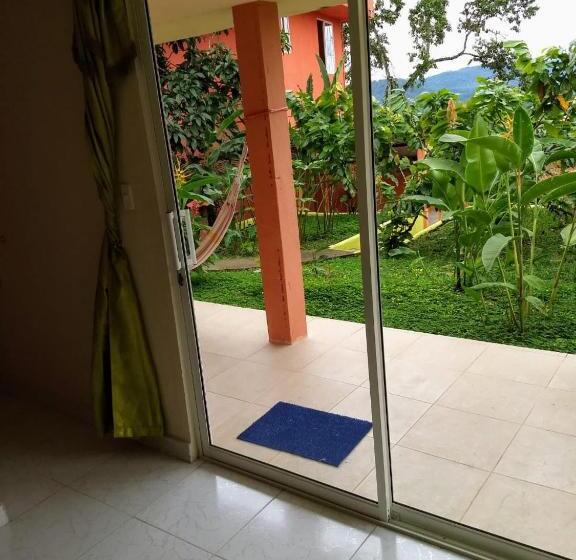 اتاق راحتی سه تخته, Hostal Tena ñaui