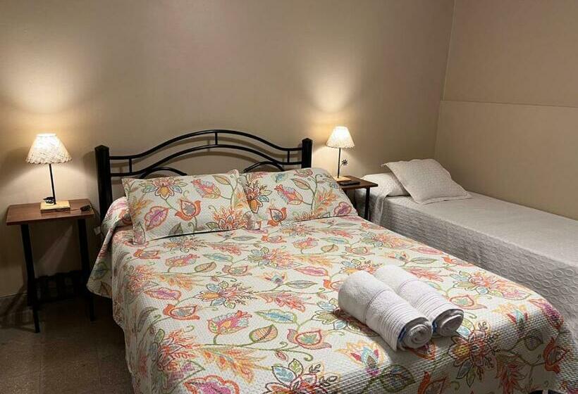 اتاق استاندارد با سرویس بهداشتی مشترک, Ferienhaus Hostel Salta