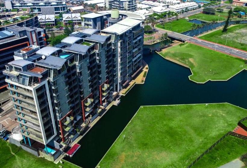 آپارتمان ممتاز سه‌خوابه رو به دریا, Point Waterfront Apartments