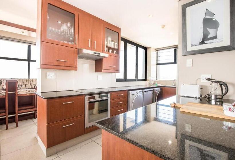 آپارتمان ممتاز سه‌خوابه رو به دریا, Point Waterfront Apartments