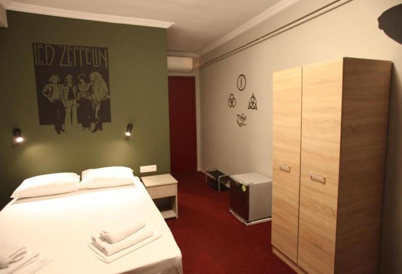 اتاق استاندارد, Stay Hybrid Hostel