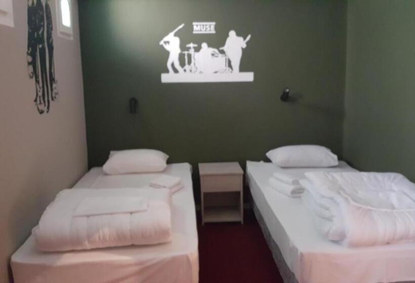 اتاق استاندارد سه نفره, Stay Hybrid Hostel