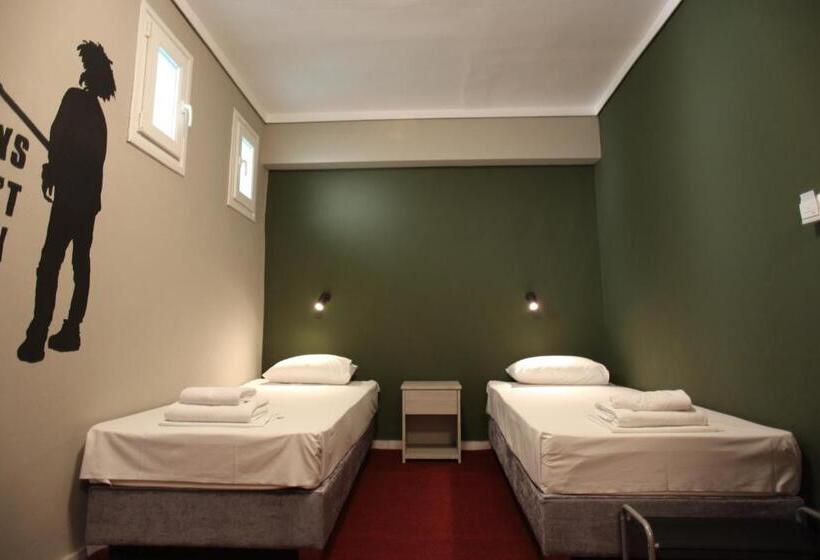 اتاق استاندارد سه نفره, Stay Hybrid Hostel