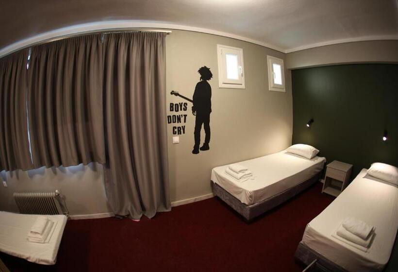 اتاق استاندارد سه نفره, Stay Hybrid Hostel
