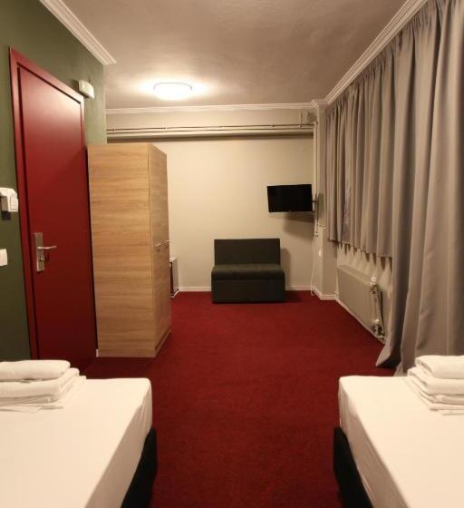 اتاق استاندارد سه نفره, Stay Hybrid Hostel