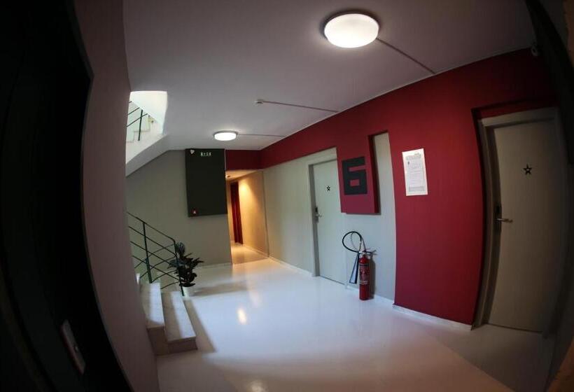 اتاق استاندارد سه نفره, Stay Hybrid Hostel