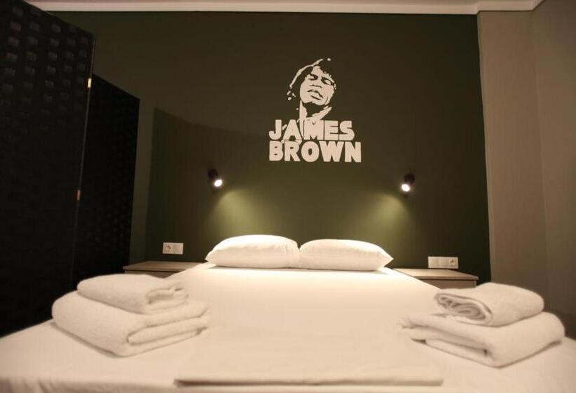 اتاق لوکس, Stay Hybrid Hostel