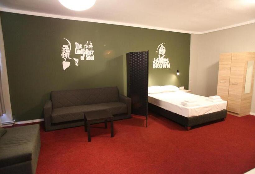 اتاق لوکس, Stay Hybrid Hostel
