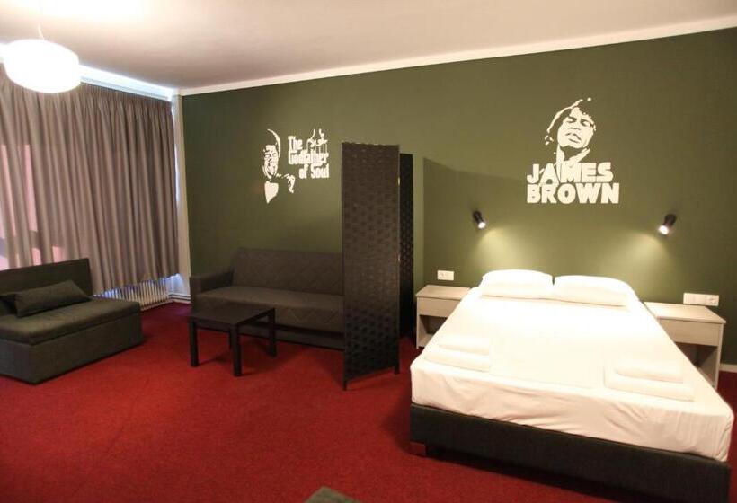 اتاق لوکس, Stay Hybrid Hostel