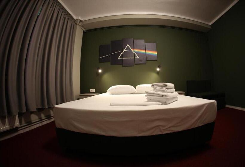 سوییت خانوادگی, Stay Hybrid Hostel