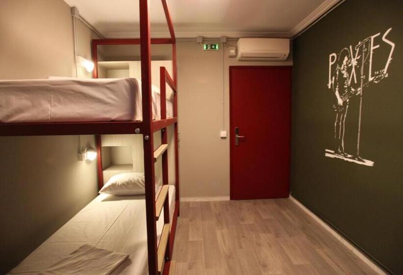 تختخواب در اتاق مشترک, Stay Hybrid Hostel