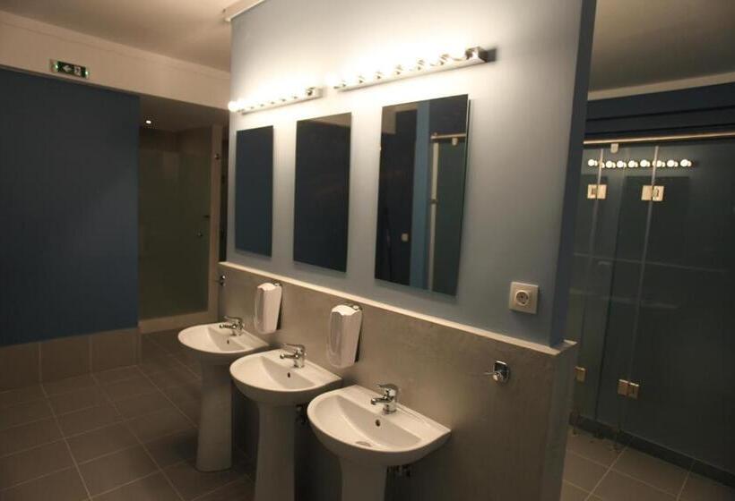 تختخواب در اتاق مشترک, Stay Hybrid Hostel