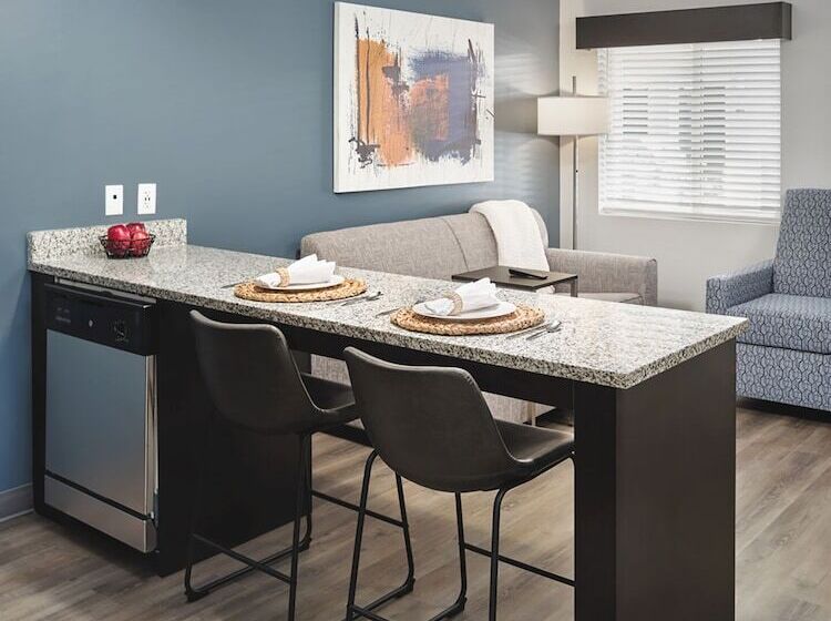 سوییت, Stayapt Suites College Station