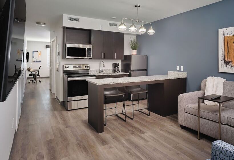 سوییت, Stayapt Suites College Station